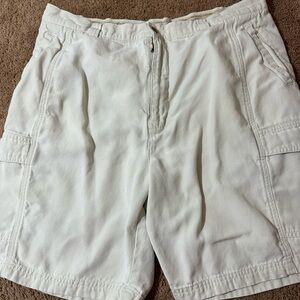 Tommy Bahama Men’s Relax Cargo Shorts Size 40 Light Tan Color
